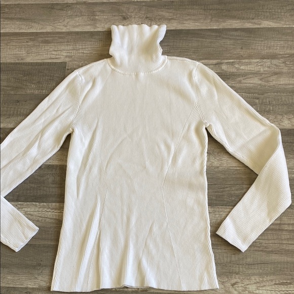 Liz Claiborne Tops - 💜 White Ribbed Long Sleeve Tee with High Neck